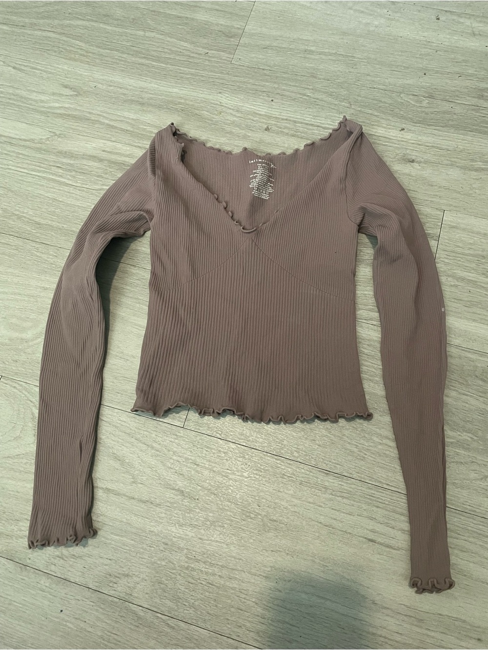 Free People Mauve Ribbed V-Neck Lettuce-Edge Crop Top